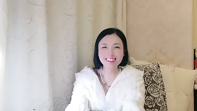 Snapshot of Rachel-6600 chatting on 11-18-25, 04:00 Rachel-6600 online show from 11-18-25, 04:00