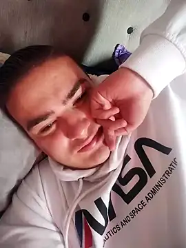 Snapshot of Andy-rtg chatting on 10-25-25, 08:36 Andy-rtg online show from 10-25-25, 08:36