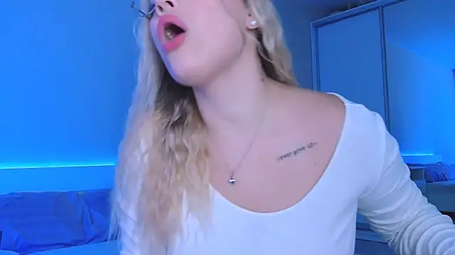 Snapshot of DIANAxxxDIAMOND chatting on 10-04-25, 07:17 DIANAxxxDIAMOND online show from 10-04-25, 07:17