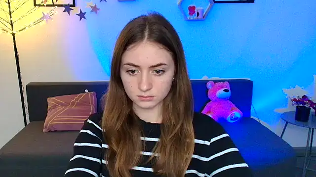 Snapshot of LilyHaart chatting on 03-11-25, 05:35 LilyHaart online show from 03-11-25, 05:35