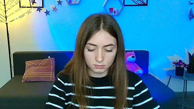 Snapshot of LilyHaart chatting on 03-12-25, 05:17 LilyHaart online show from 03-12-25, 05:17