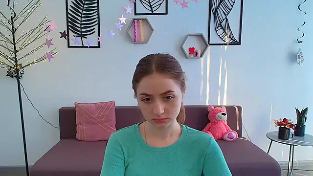 Snapshot of LilyHaart chatting on 03-14-25, 06:32 LilyHaart online show from 03-14-25, 06:32