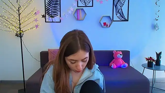 Snapshot of LilyHaart chatting on 03-15-25, 09:19 LilyHaart online show from 03-15-25, 09:19