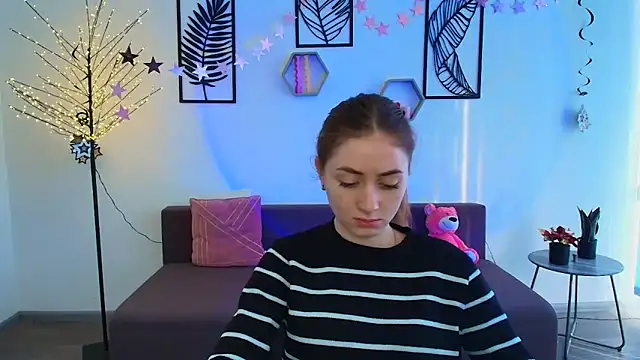 Snapshot of LilyHaart chatting on 03-16-25, 06:42 LilyHaart online show from 03-16-25, 06:42