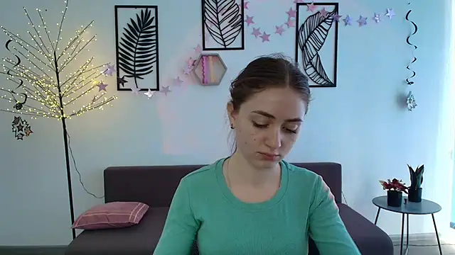 Snapshot of LilyHaart chatting on 03-19-25, 07:07 LilyHaart online show from 03-19-25, 07:07