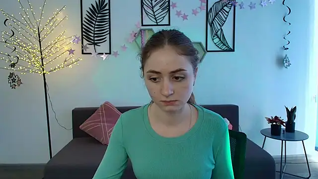 Snapshot of LilyHaart chatting on 03-19-25, 11:06 LilyHaart online show from 03-19-25, 11:06