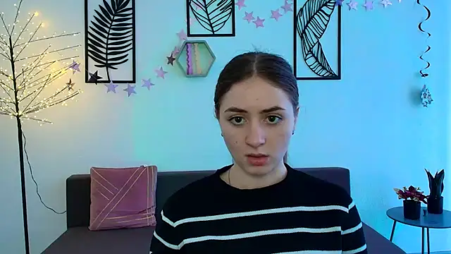 Snapshot of LilyHaart chatting on 03-22-25, 12:57 LilyHaart online show from 03-22-25, 12:57