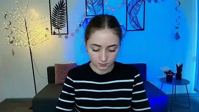 Snapshot of LilyHaart chatting on 03-22-25, 04:04 LilyHaart online show from 03-22-25, 04:04