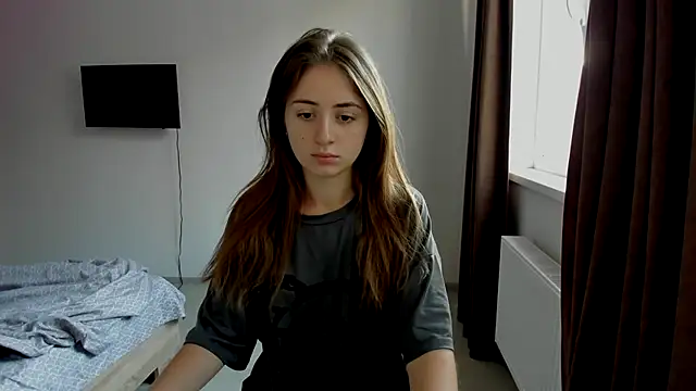 Snapshot of LilyHaart chatting on 09-23-25, 04:37 LilyHaart online show from 09-23-25, 04:37