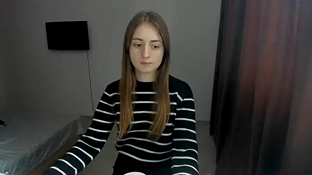 Snapshot of LilyHaart chatting on 10-02-25, 09:05 LilyHaart online show from 10-02-25, 09:05