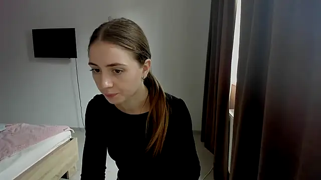 Snapshot of LilyHaart chatting on 10-24-25, 10:44 LilyHaart online show from 10-24-25, 10:44