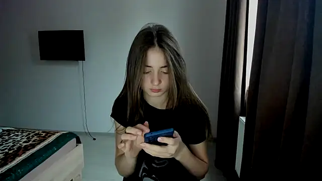 Snapshot of LilyHaart chatting on 11-07-25, 05:29 LilyHaart online show from 11-07-25, 05:29