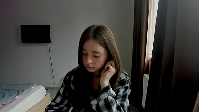 Snapshot of LilyHaart chatting on 11-17-25, 07:58 LilyHaart online show from 11-17-25, 07:58