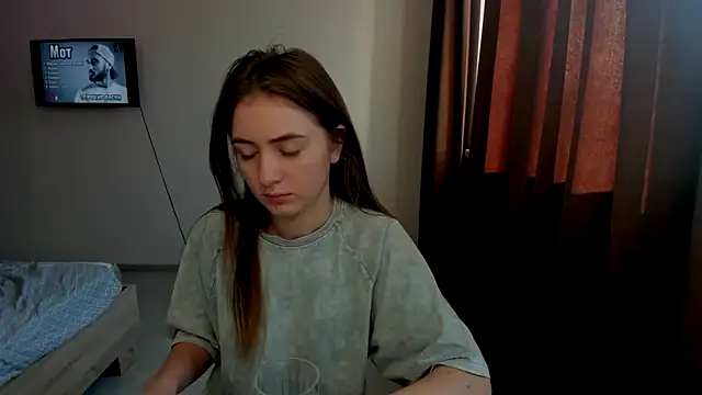 Snapshot of LilyHaart chatting on 12-16-25, 06:40 LilyHaart online show from 12-16-25, 06:40