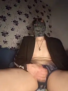 Snapshot of ThePython666 chatting on 03-10-25, 06:12 ThePython666 online show from 03-10-25, 06:12