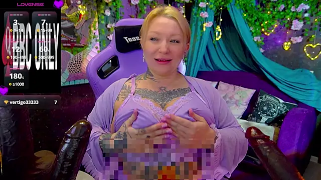 Snapshot of BlackedBarbie chatting on 07-25-26, 07:11 BlackedBarbie online show from 07-25-26, 07:11