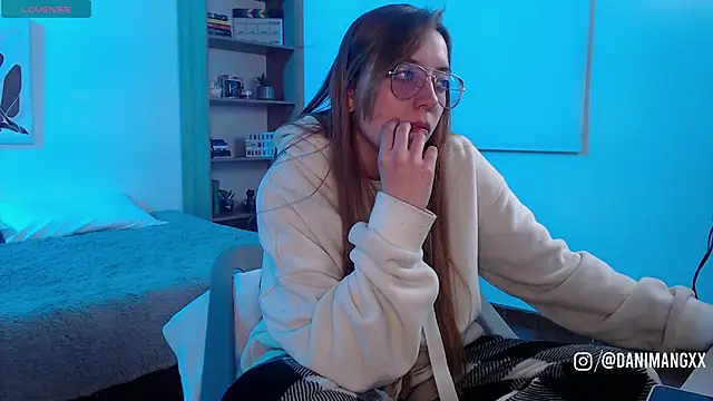 Snapshot of Soy_mangx chatting on 10-06-25, 02:53 Soy mangx online show from 10-06-25, 02:53