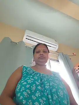 Snapshot of Arohi35 chatting on 05-25-26, 01:00 Arohi35 online show from 05-25-26, 01:00