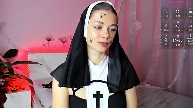 Eva McCoy online show from 10-28-25, 09:13