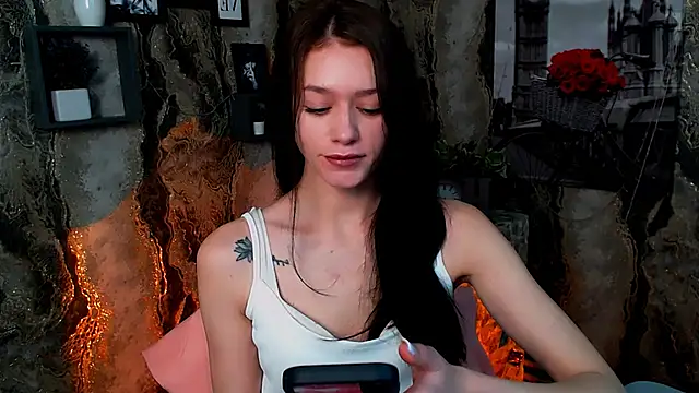 Snapshot of LanaTey chatting on 01-19-26, 02:43 LanaTey online show from 01-19-26, 02:43