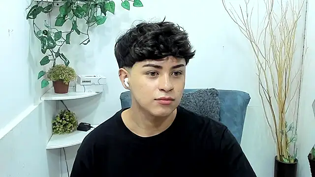 Snapshot of Sam_Daves chatting on 03-16-26, 03:05 Sam Daves online show from 03-16-26, 03:05