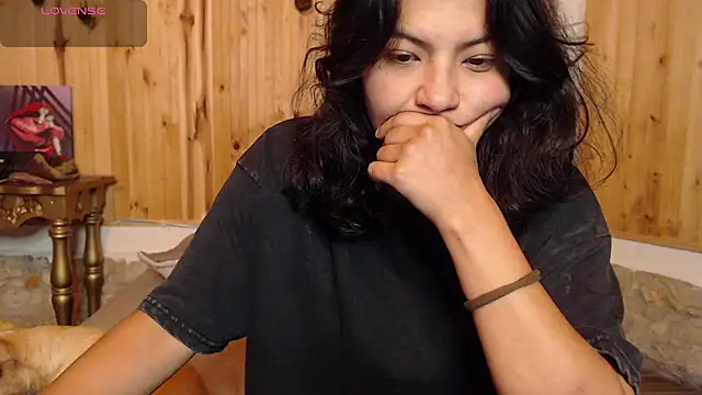Snapshot of Asaray_T chatting on 07-03-26, 11:00 Asaray T online show from 07-03-26, 11:00