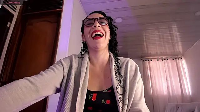 Snapshot of mia_velvet1 chatting on 05-07-26, 12:32 mia velvet1 online show from 05-07-26, 12:32