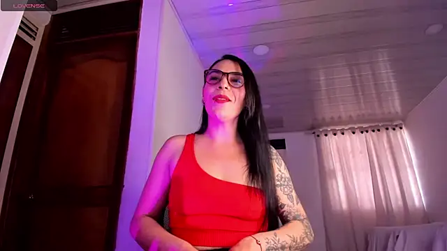 Snapshot of mia_velvet1 chatting on 05-12-26, 12:46 mia velvet1 online show from 05-12-26, 12:46