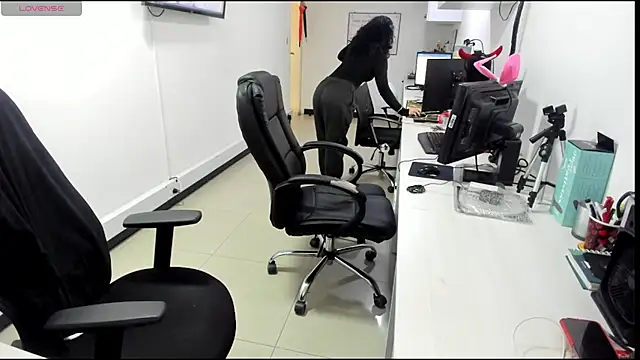 jenn cg online show from 10-13-25, 03:56