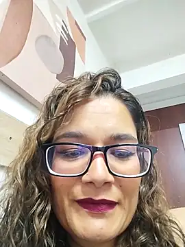 Snapshot of Rose_Thompson1 chatting on 05-11-26, 02:45 Rose Thompson1 online show from 05-11-26, 02:45