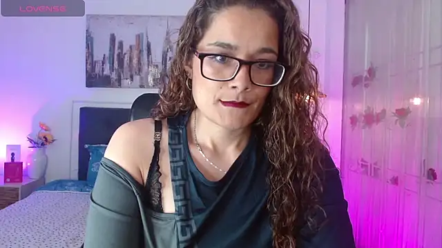 Snapshot of Rose_Thompson1 chatting on 05-11-26, 04:04 Rose Thompson1 online show from 05-11-26, 04:04