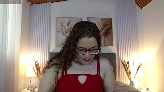 Snapshot of Rose_Thompson1 chatting on 05-19-26, 01:39 Rose Thompson1 online show from 05-19-26, 01:39