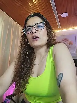 Snapshot of Rose_Thompson1 chatting on 06-02-26, 01:35 Rose Thompson1 online show from 06-02-26, 01:35
