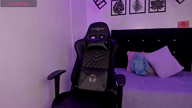 Abby Piink online show from 10-15-25, 03:34