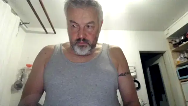 Berg Boy online show from 10-27-25, 05:22