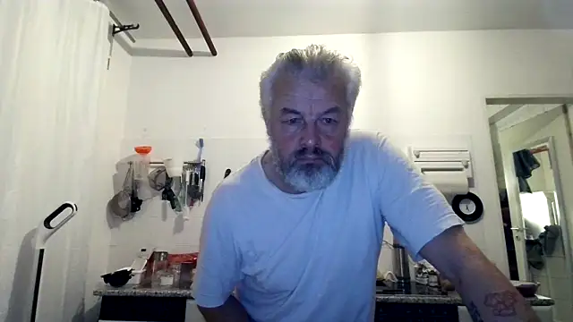 Snapshot of Berg_Boy chatting on 12-19-25, 05:25 Berg Boy online show from 12-19-25, 05:25