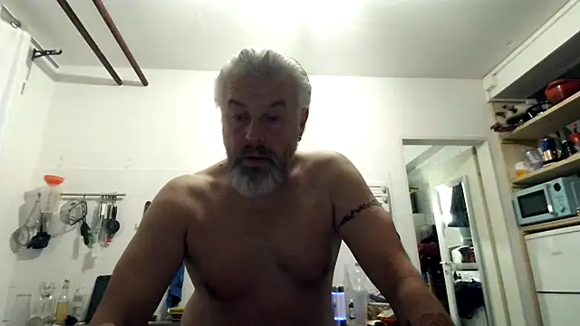 Snapshot of Berg_Boy chatting on 01-10-26, 06:37 Berg Boy online show from 01-10-26, 06:37