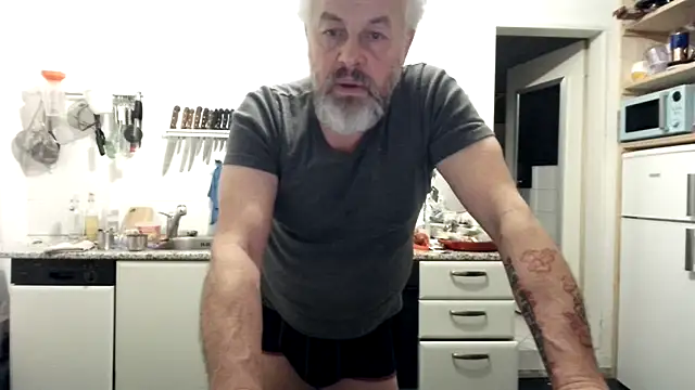 Snapshot of Berg_Boy chatting on 01-13-26, 10:15 Berg Boy online show from 01-13-26, 10:15