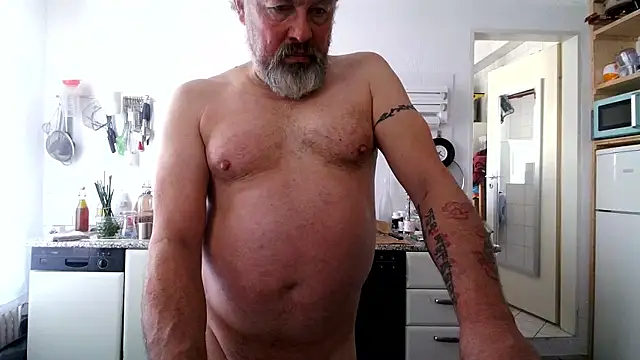 Snapshot of Berg_Boy chatting on 01-15-26, 12:21 Berg Boy online show from 01-15-26, 12:21