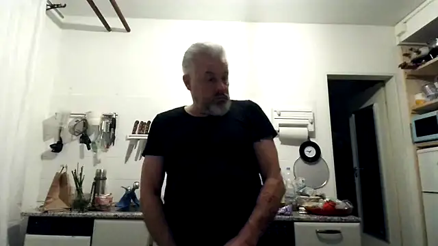 Snapshot of Berg_Boy chatting on 01-18-26, 12:47 Berg Boy online show from 01-18-26, 12:47