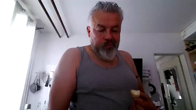 Snapshot of Berg_Boy chatting on 02-01-26, 08:13 Berg Boy online show from 02-01-26, 08:13