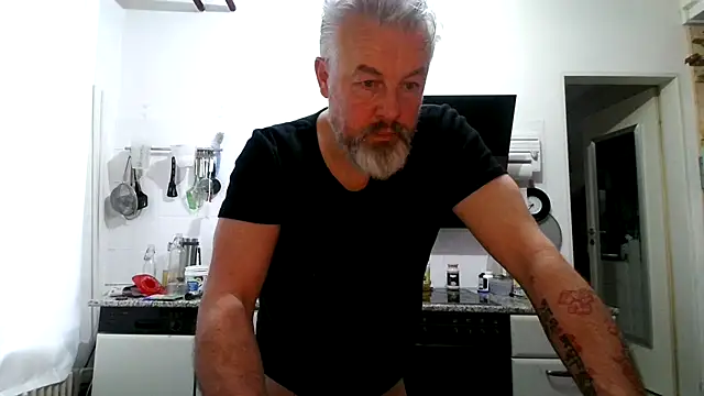 Snapshot of Berg_Boy chatting on 02-11-26, 07:35 Berg Boy online show from 02-11-26, 07:35