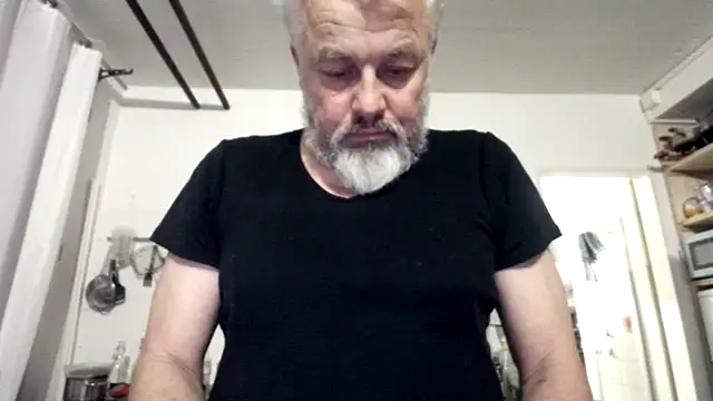 Snapshot of Berg_Boy chatting on 02-17-26, 12:51 Berg Boy online show from 02-17-26, 12:51