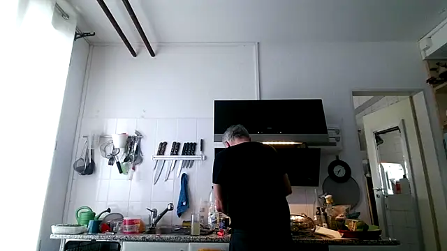 Snapshot of Berg_Boy chatting on 02-19-26, 12:34 Berg Boy online show from 02-19-26, 12:34