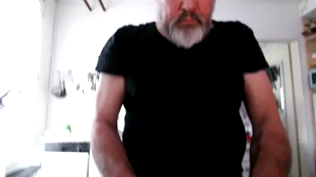 Snapshot of Berg_Boy chatting on 02-22-26, 04:16 Berg Boy online show from 02-22-26, 04:16