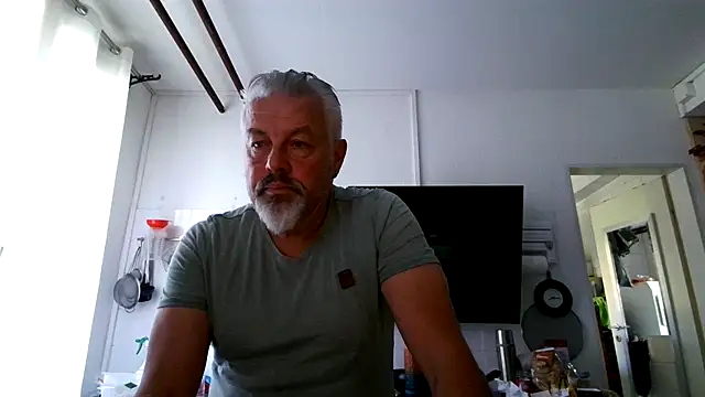 Snapshot of Berg_Boy chatting on 06-14-26, 06:15 Berg Boy online show from 06-14-26, 06:15