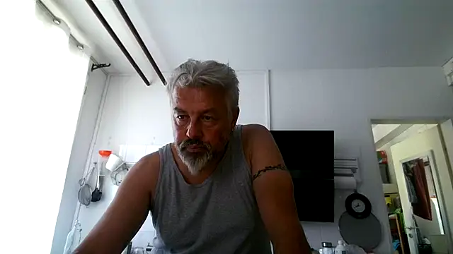 Snapshot of Berg_Boy chatting on 07-13-26, 10:40 Berg Boy online show from 07-13-26, 10:40