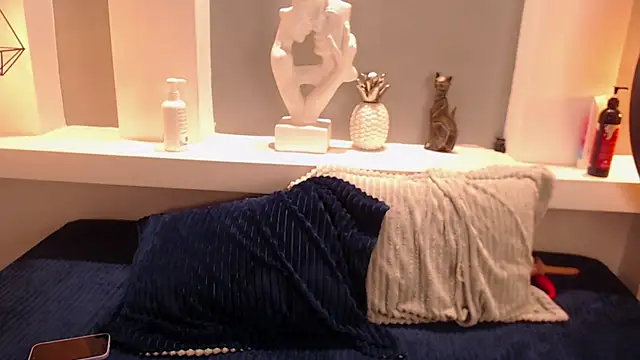 milu w4llace online show from 10-31-25, 04:24