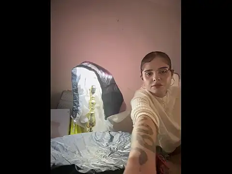 Snapshot of LoganPeny chatting on 01-14-26, 09:59 LoganPeny online show from 01-14-26, 09:59