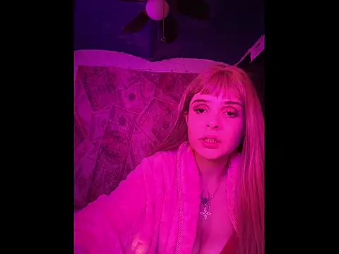 Snapshot of LoganPeny chatting on 01-17-26, 11:26 LoganPeny online show from 01-17-26, 11:26